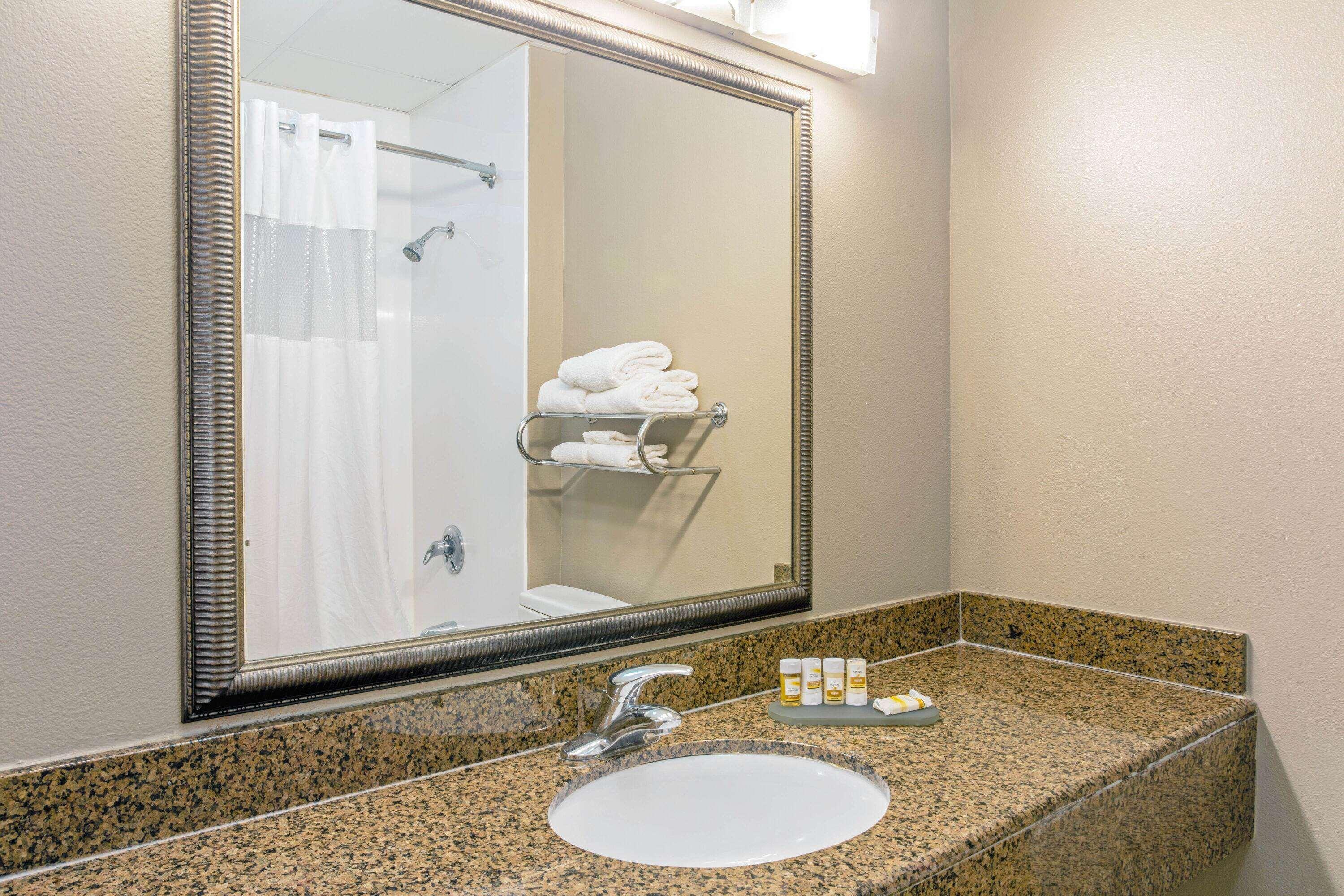 Hotel La Quinta By Wyndham Biloxi Esterno foto